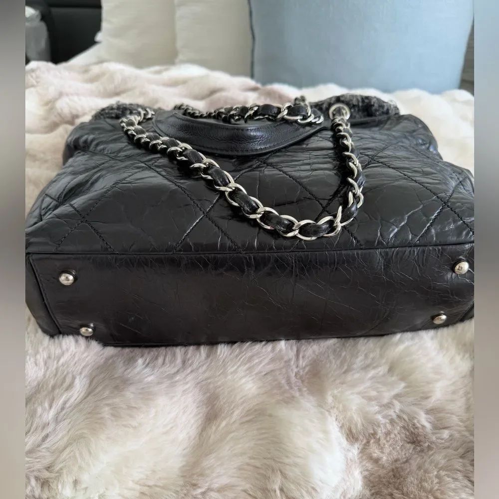 CHANEL Black Quilted Tote with Chain Detail - Picture 12 of 17